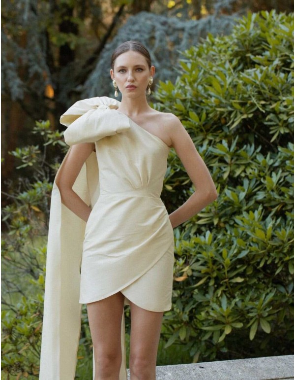 Vestido corto de fiesta con lazada al hombro asimétrico