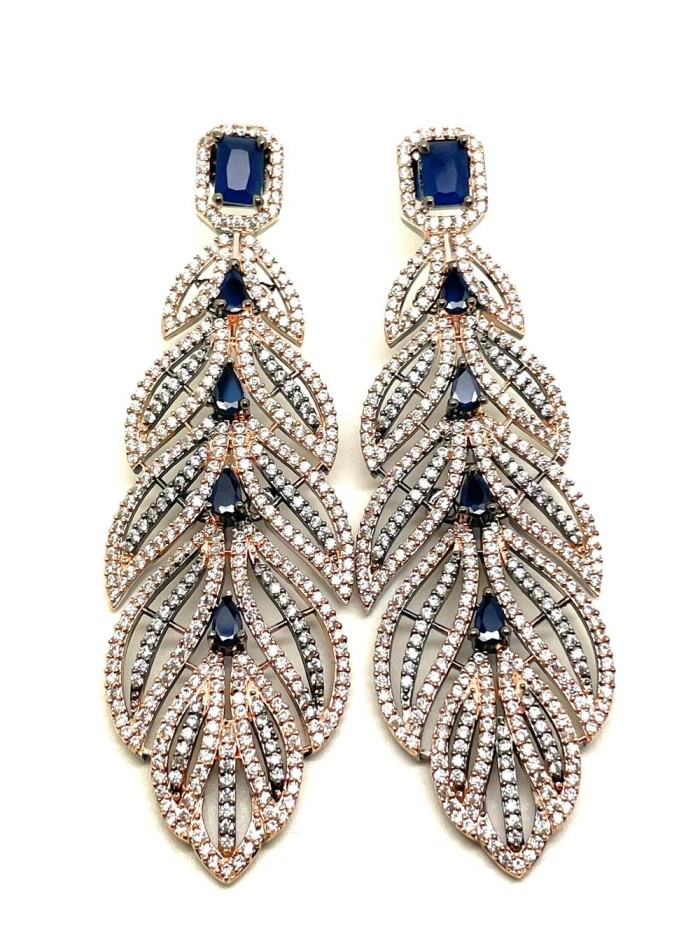 Boucle d'oreilles longue en forme de feuille