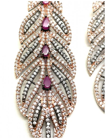 Boucle d'oreilles longue en forme de feuille