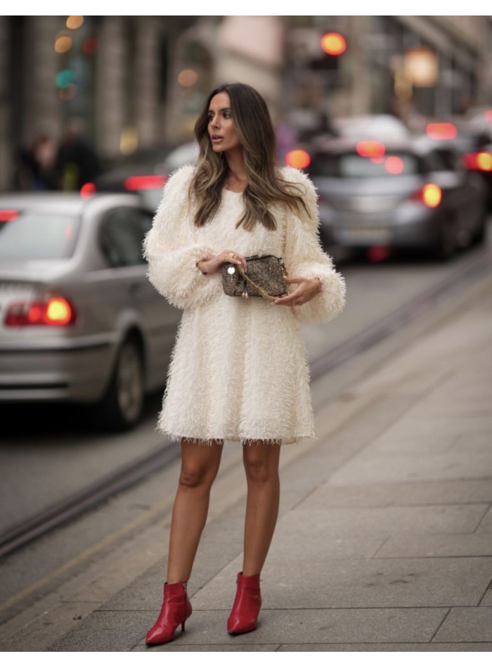 Short party dress with long sleeves and furry effect