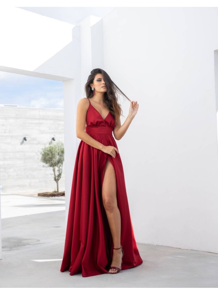 Long red party dress with straps for events