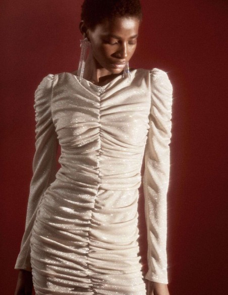 Robe courte de soirée drapée en tissu chatoyant