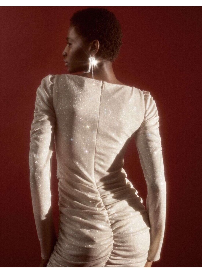 Robe courte de soirée drapée en tissu chatoyant