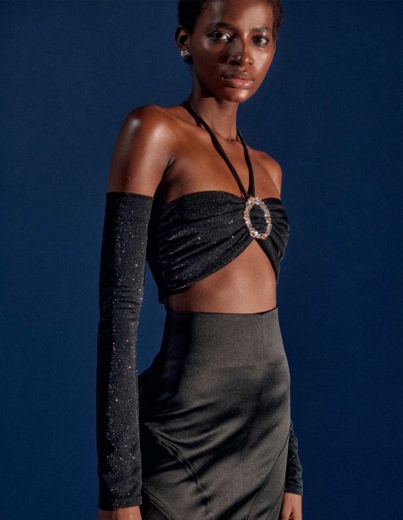 Crop top de fiesta con joya central y mangas removibles Crop top de fiesta con joya central y mangas removibles