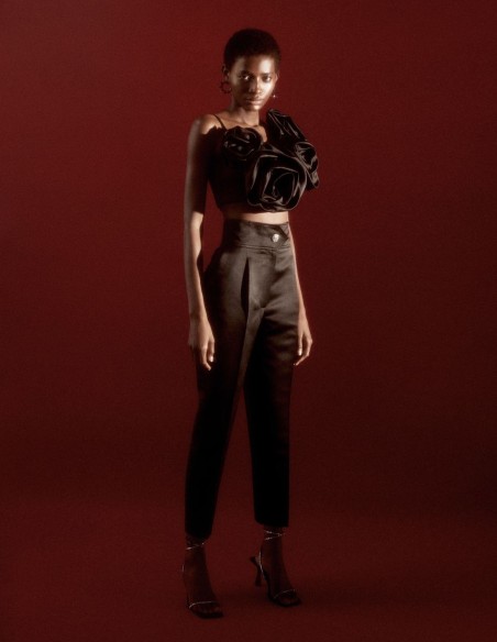 Top de fiesta satinado con maxi flores