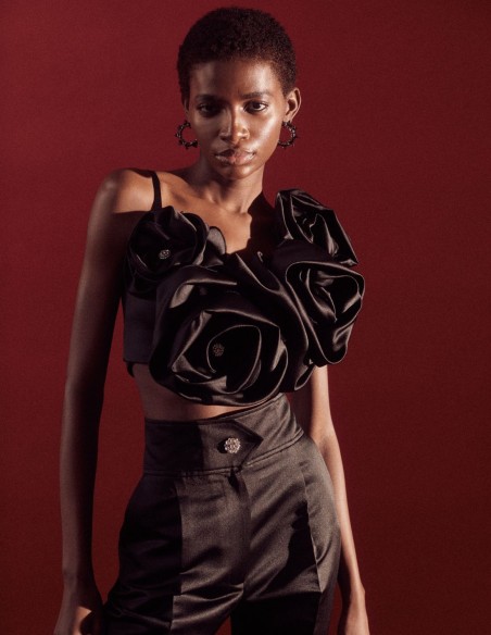 Satin party top with maxi flowers Satin party top with maxi flowers