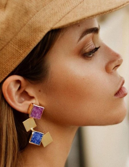 Pendientes de fiesta dorados con piedras geométricas de color