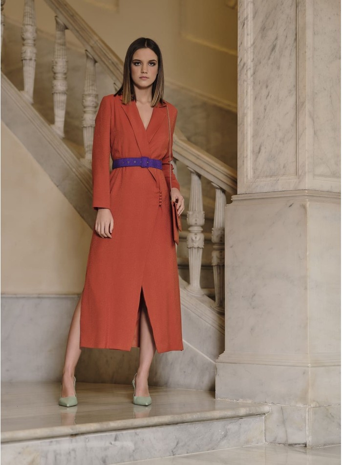 Robe midi à décolleté en V et boutonnières