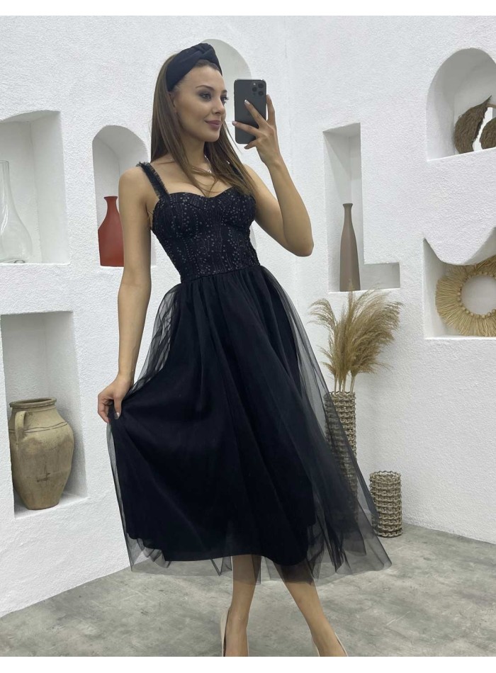 Vestido de fiesta midi con corset de pedrería y falda de tul verde