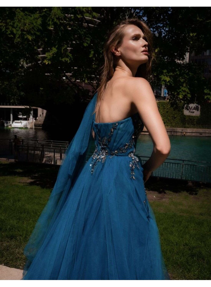 Robe longue en tulle avec corsage drapé et strass