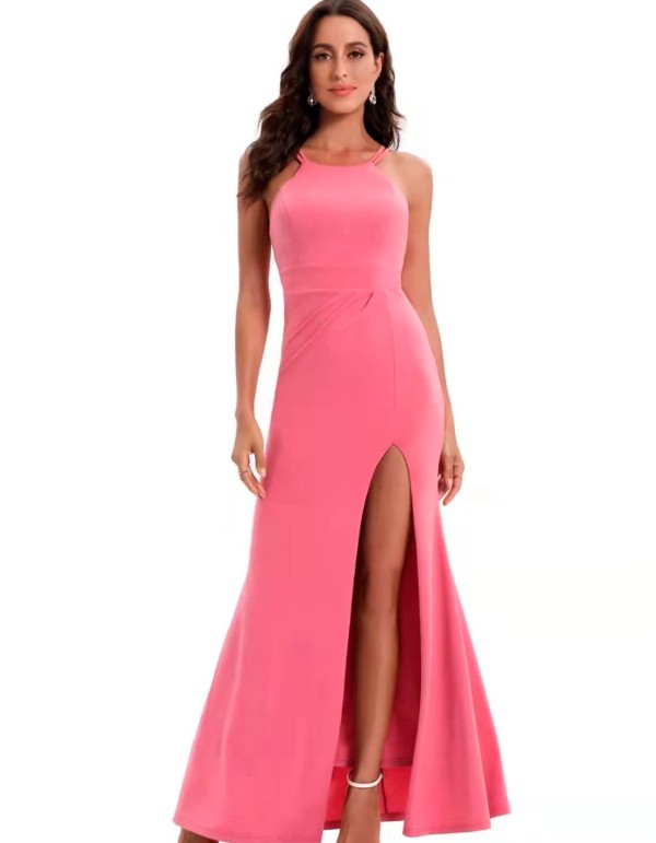 Robe longue de fête avec encolure licou et fente