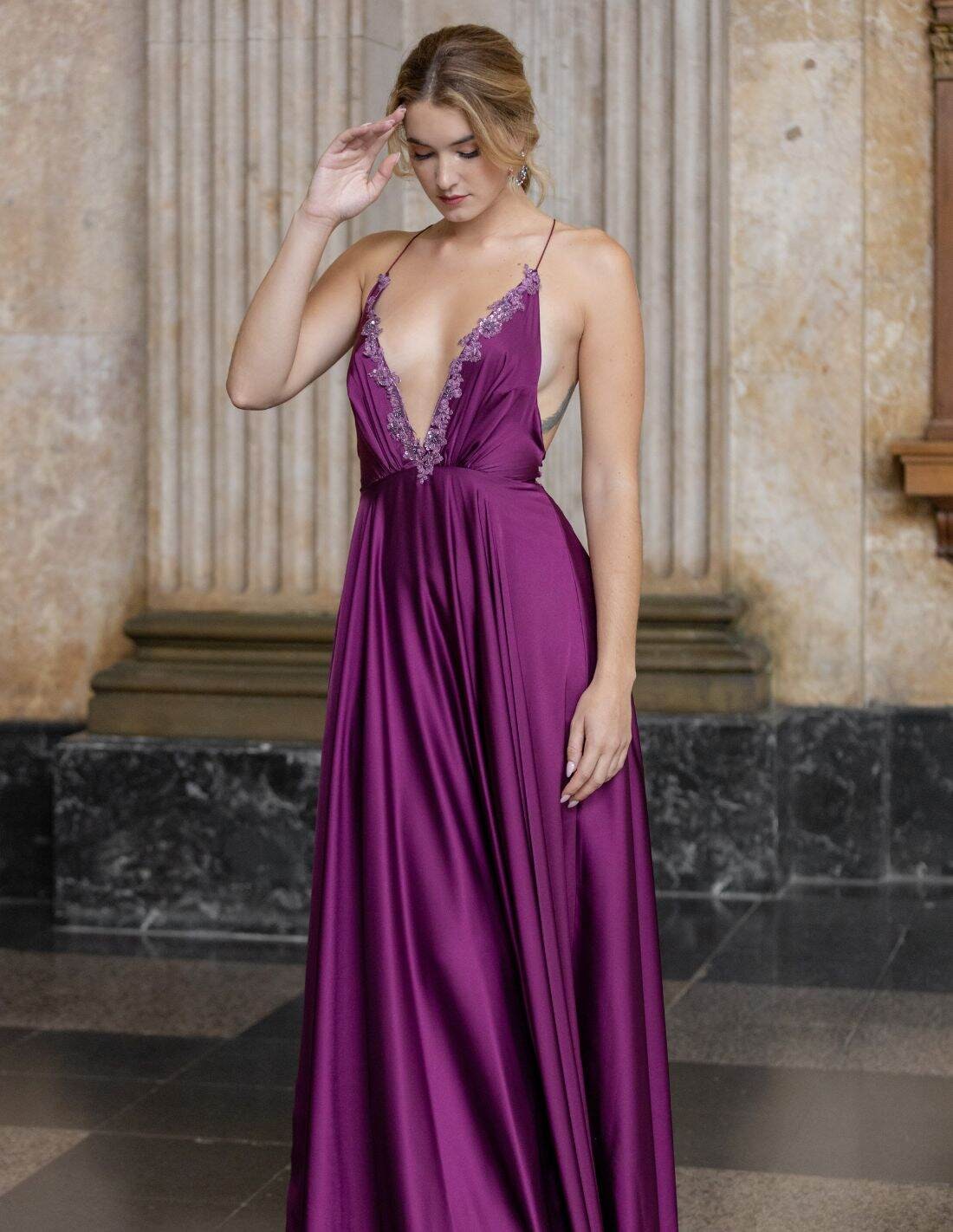 Long satin party dress with open back | INVITADISIMA
