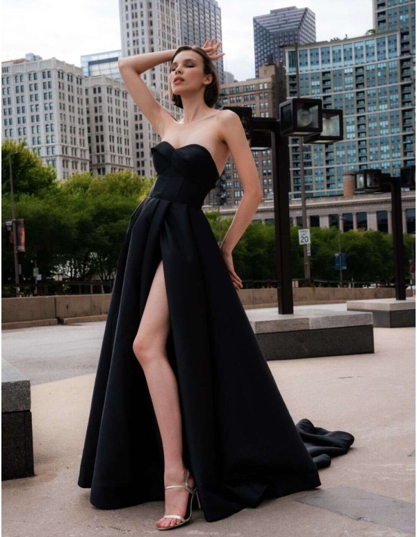 Vestido de fiesta largo con escote corazón y abertura lateral