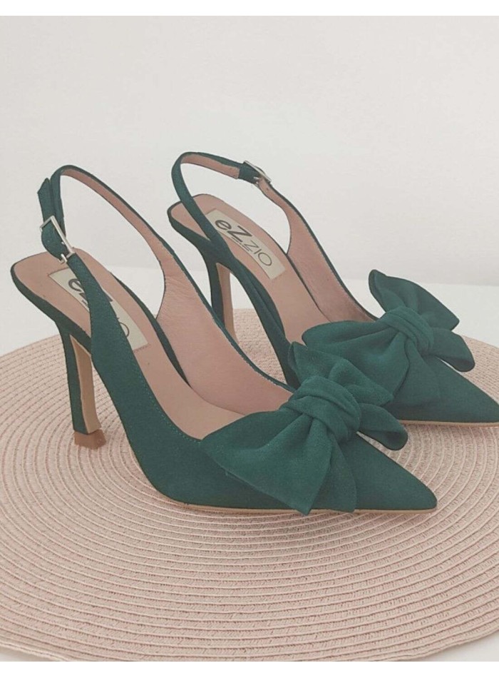 Heeled pumps with maxi bow