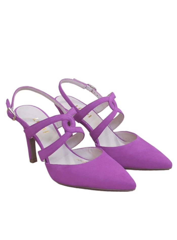 Heeled shoes with crossed straps