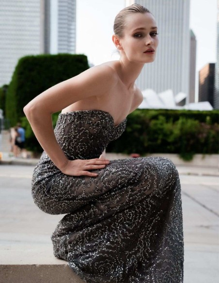 Long mermaid cut party dress with sweetheart neckline and shimmering fabric