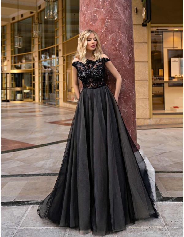 Vestido de fiesta largo con cuerpo bordado y maxi falda de tul negro 2