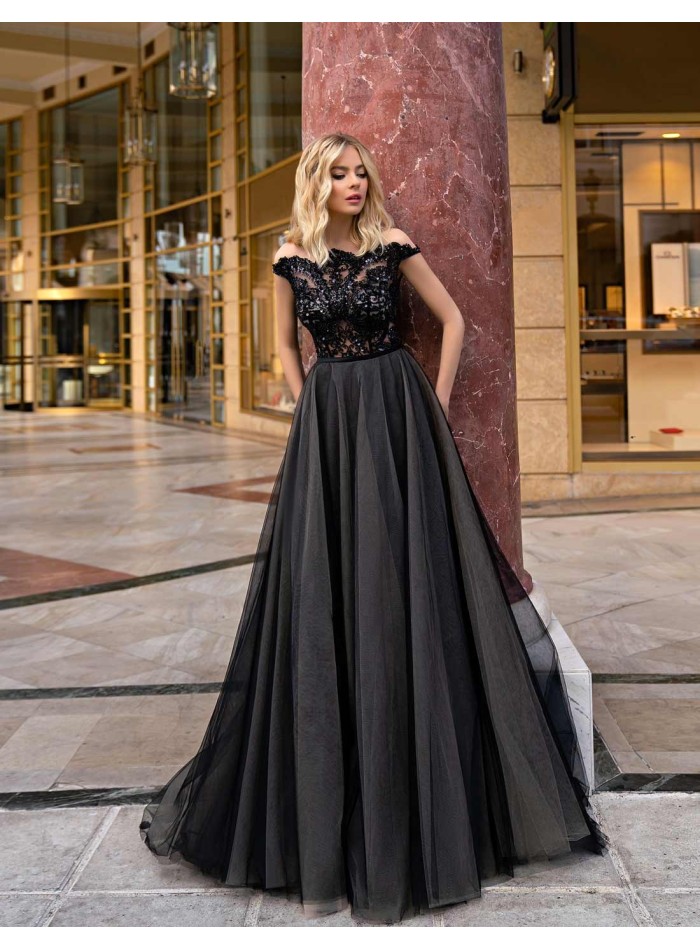 Long party dress with embroidered bodice and tulle maxi skirt