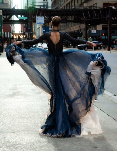 Vestido largo de fiesta con transparencias y lentejuelas