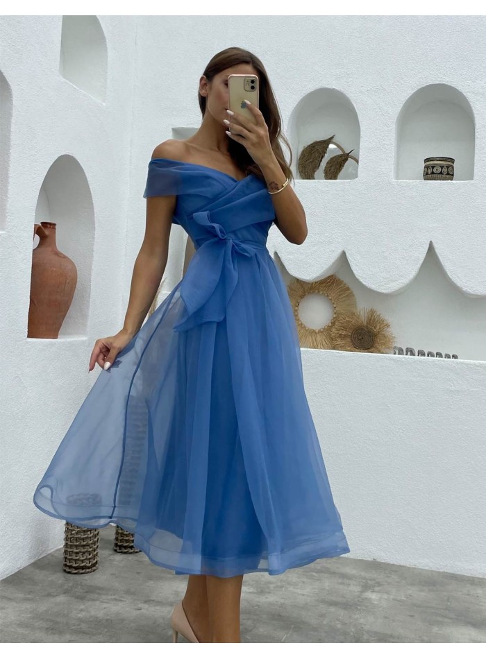 Robe de cocktail avec encolure bandeau en tulle