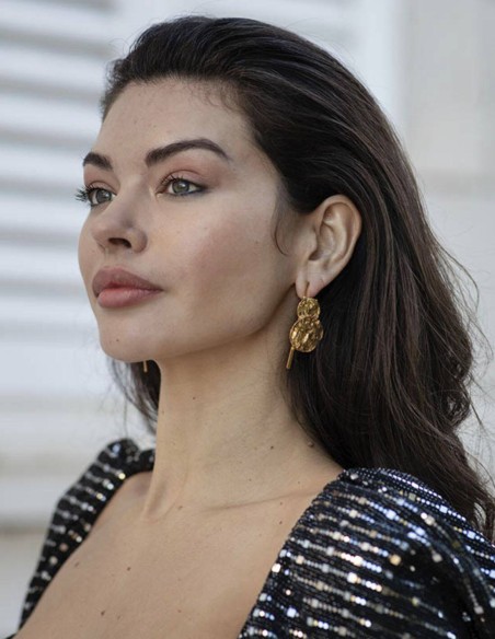 Boucles d'oreilles de fête en or avec des cercles et de la texture