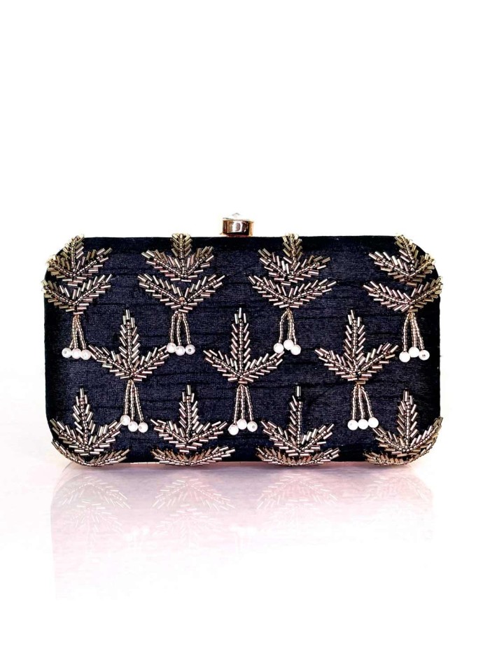 Evening clutch bag with rhinestones and pearls for guests