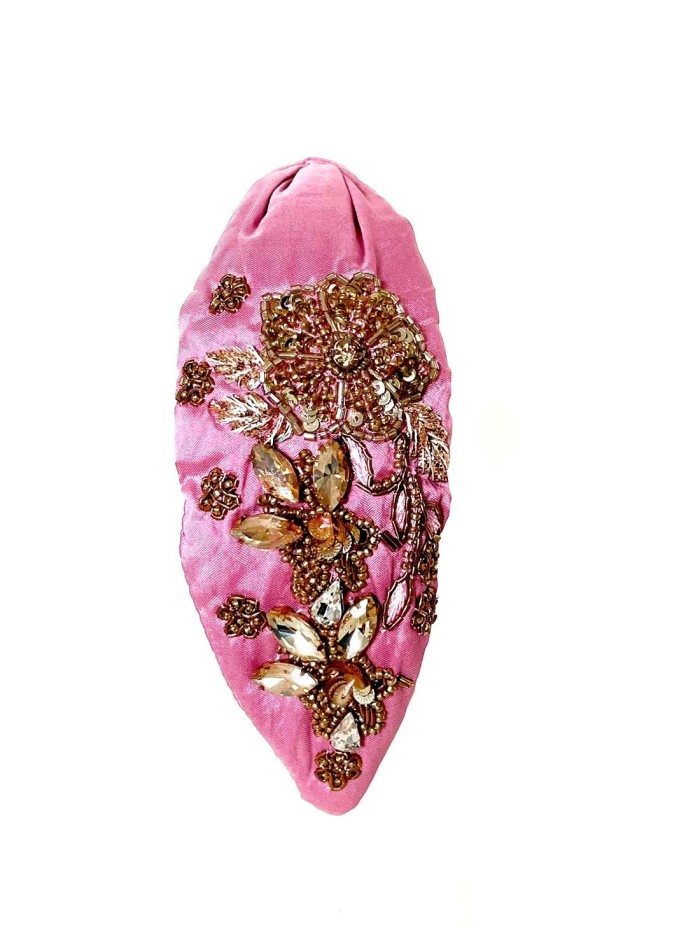 Diadema de invitada rosa con pedrería artesanal