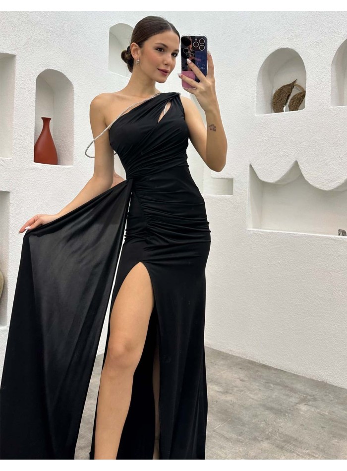Evening dress with a slit red