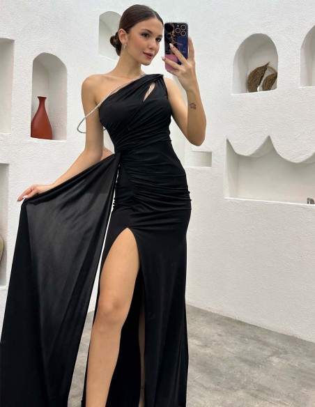 Evening dress with a slit