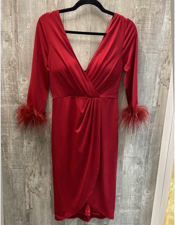 Vestido de cóctel con manga francesa y plumas 2
