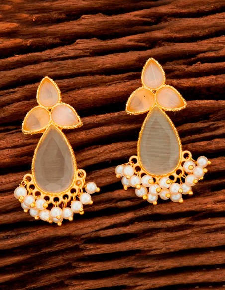 Boucle d'oreilles de fête avec des pierres naturelles et des perles