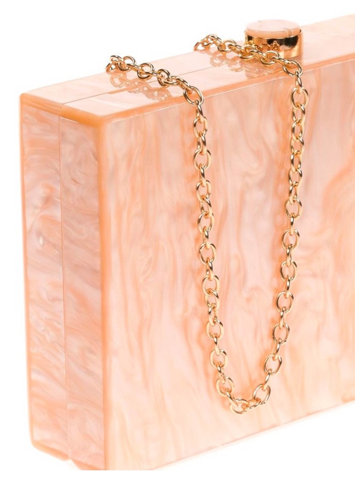 Sac de fête nacré avec détails superposés sur...