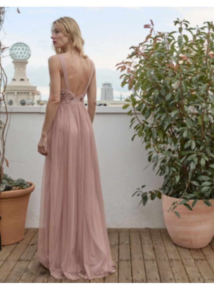 Long party dress with V-neckline and tulle skirt