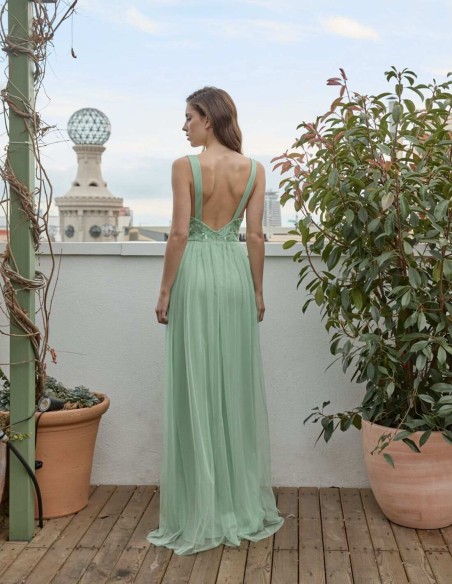 Robe de soirée longue avec décolleté en V et jupe en tulle