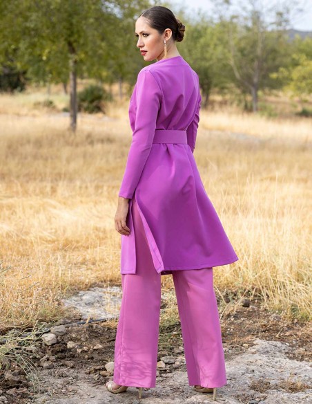 Conjunto de fiesta de levita y pantalón campana en color rosa Conjunto de fiesta de levita y pantalón campana en color rosa