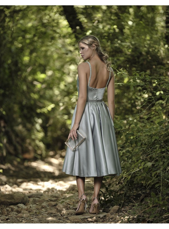 Robe de bal courte avec une jupe en lamelles et...