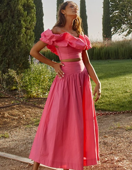 Conjunto de fiesta de crop-top y falda midi de invitada Conjunto de fiesta de crop-top y falda midi de invitada