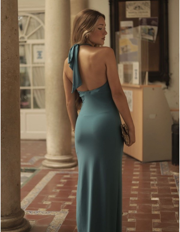 Long party dress with halter neckline and side slit 2