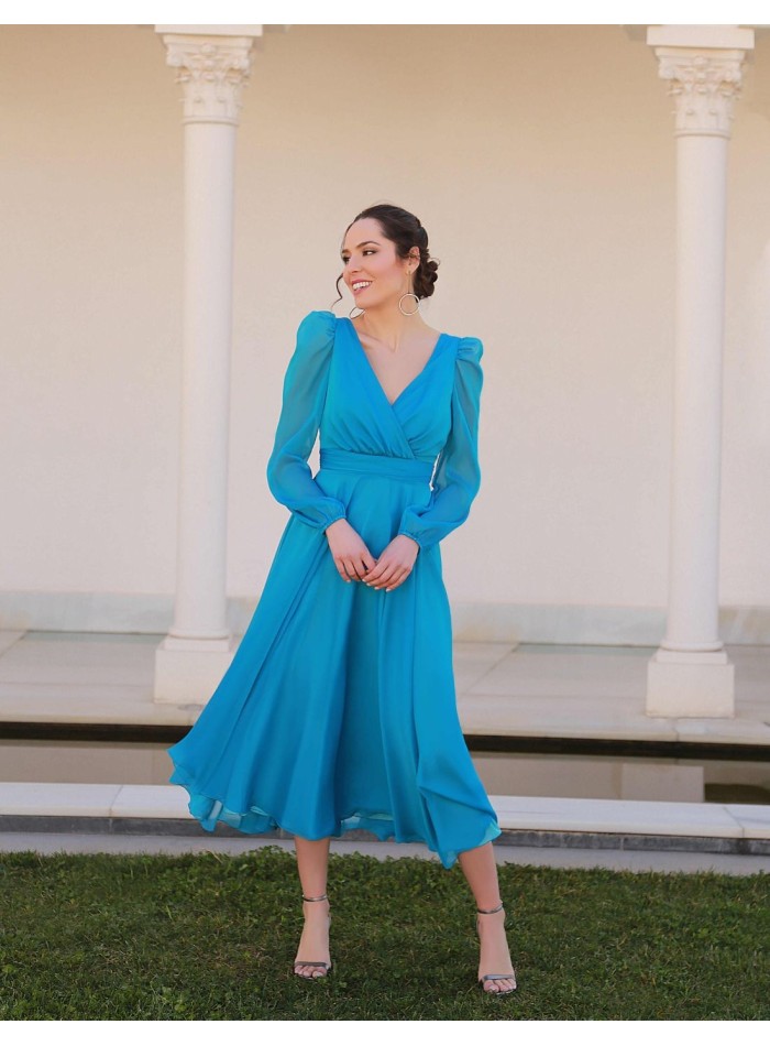 Robe de soirée midi avec encolure croisée en mousseline de soie à manches longues
