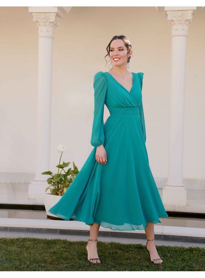 Robe de soiree midi avec encolure croisee pour les mariages INVITADISIMA