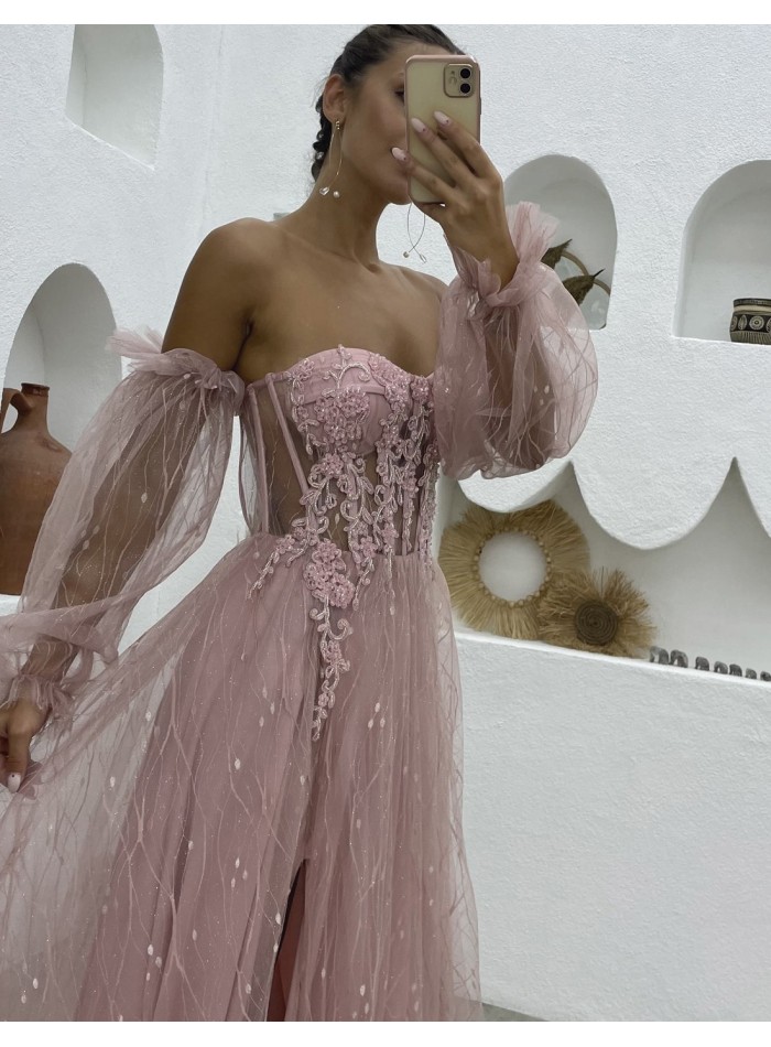 Robe longue de fête avec encolure cache-coeur combinée à des transparences et des strass