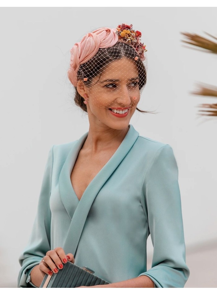 Bandeau de fête à volants avec nœuds et...