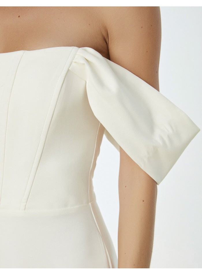 Evening jumpsuit with bodice and small sleeves