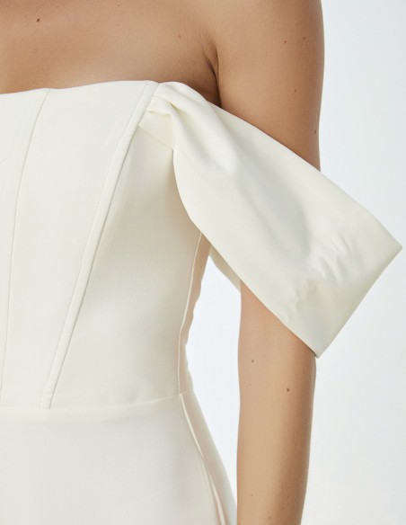 Evening jumpsuit with bodice and small sleeves