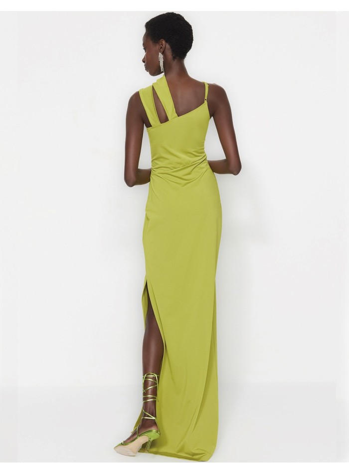 Evening dress with cut-out neckline | INVITADISIMA