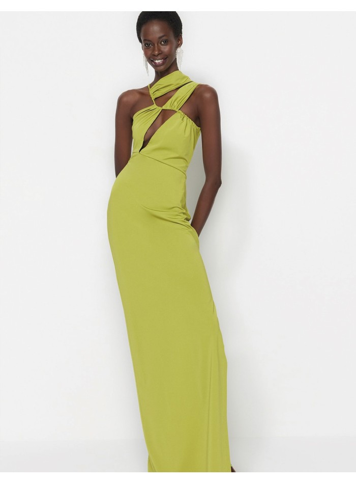 Evening dress with cut-out neckline | INVITADISIMA