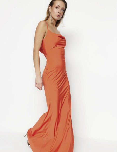 Vestido de fiesta largo satinado con espalda cascada