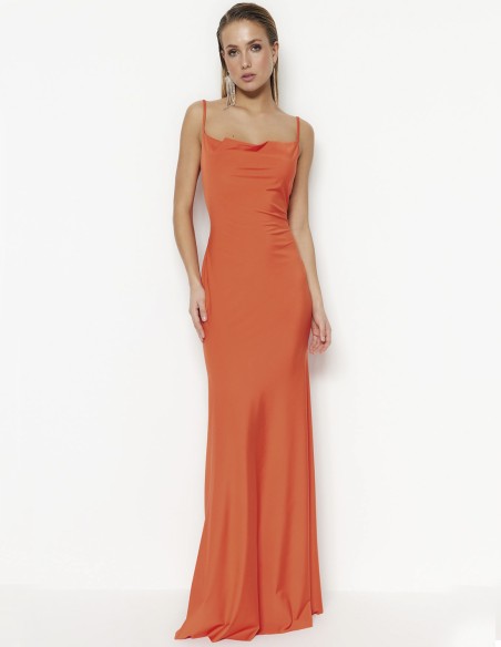 Vestido de fiesta largo satinado con espalda cascada
