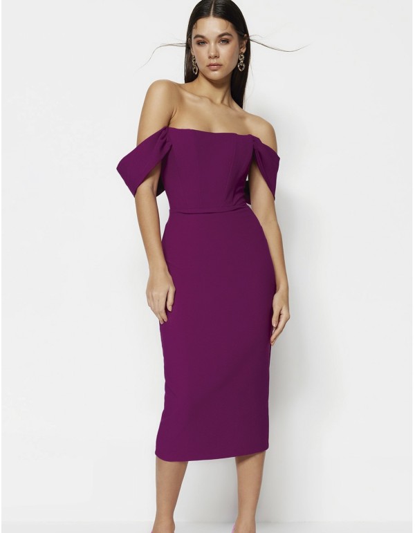 Vestido de cóctel con cuerpo corpiño y manga caída invitada
