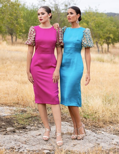 Cocktail dress with back neckline and short puffed sleeves